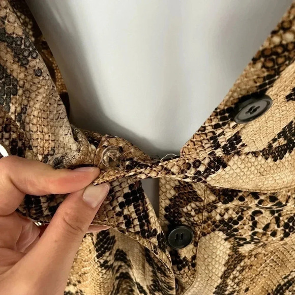 🔥HOST PICK🔥H&M/ 💰2 FOR $10💰 🐍 Snakeskin print 🐍 jumpsuit/ Size US 0 - Picture 7 of 15
